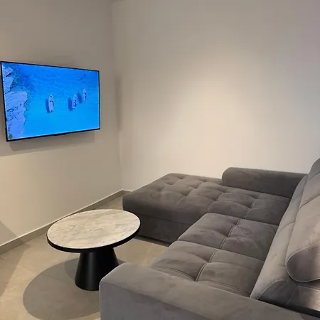 Artemis Poolhouse Apartamento *