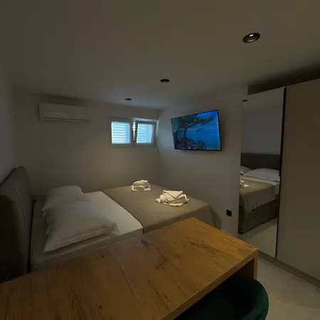 Artemis Poolhouse Apartamento