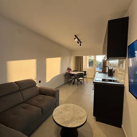 Artemis Poolhouse Baška Voda