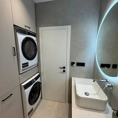 Artemis Poolhouse Apartamento *