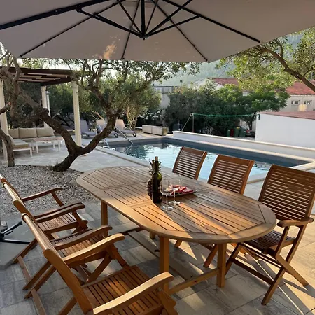 Apartman Artemis Poolhouse *